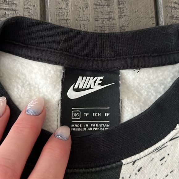 Nike Washed Black & White Oversized Crop Sweatshirt - Picture 3 of 6